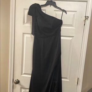 Elegant Black One-Shoulder Dress